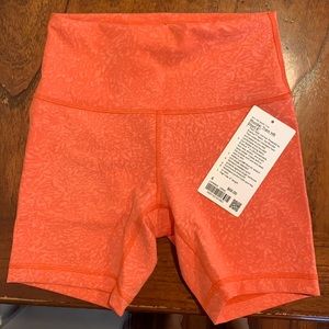 NWT Lululemon Wunder Train HR Short 6”